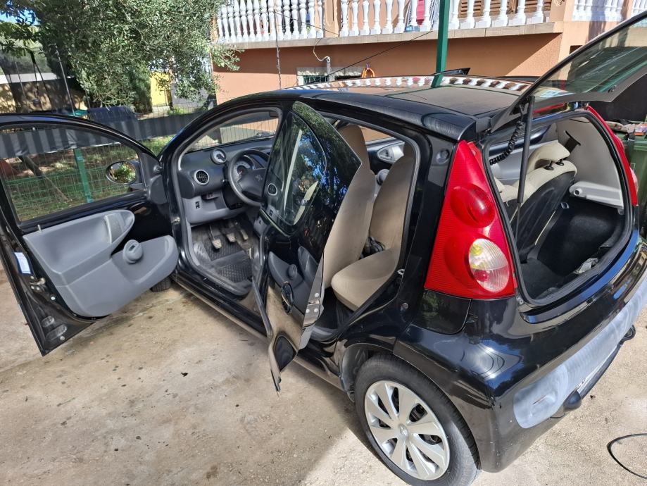 Peugeot 107 1,0 klima, fotografija 10
