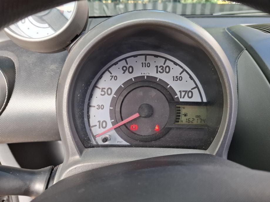 Peugeot 107 1,0 klima, fotografija 11