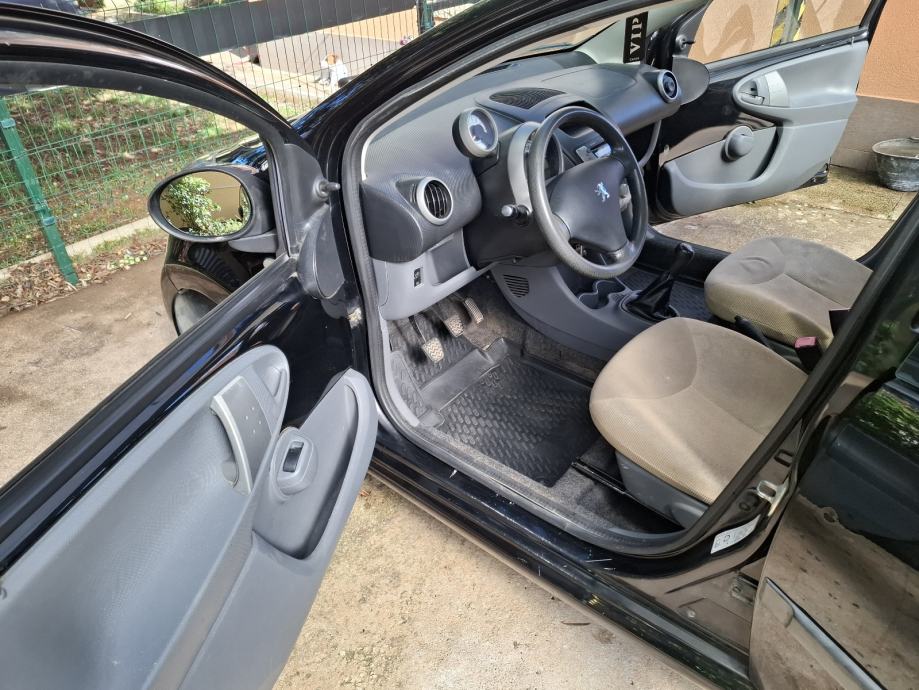Peugeot 107 1,0 klima, fotografija 13