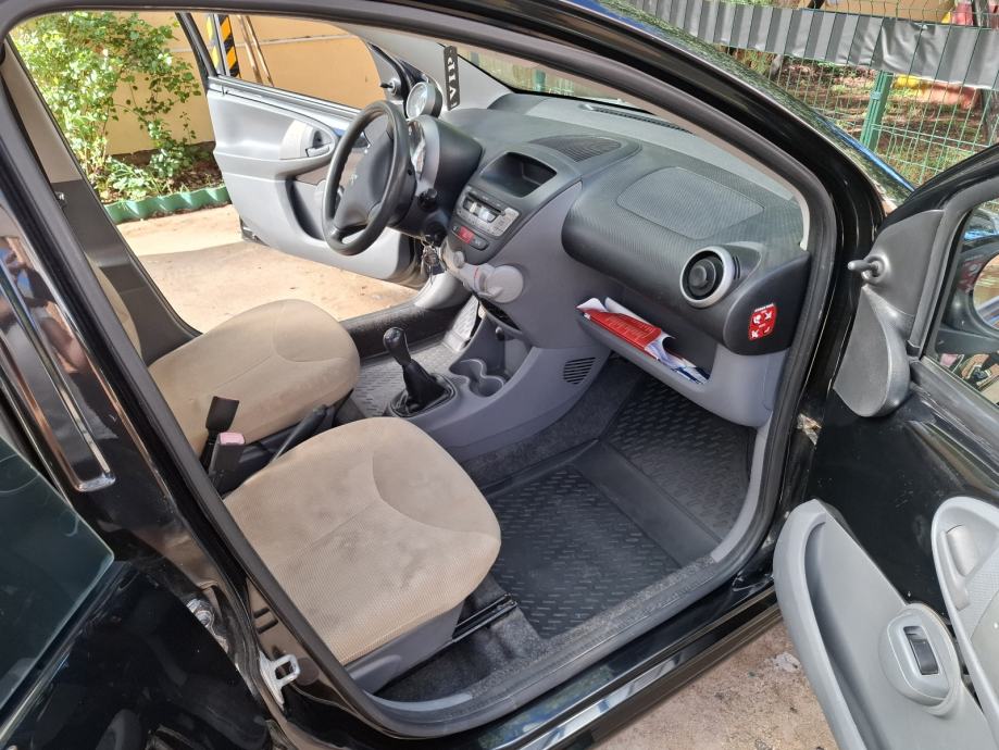 Peugeot 107 1,0 klima, fotografija 16