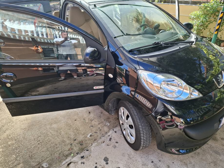 Peugeot 107 1,0 klima, fotografija 12