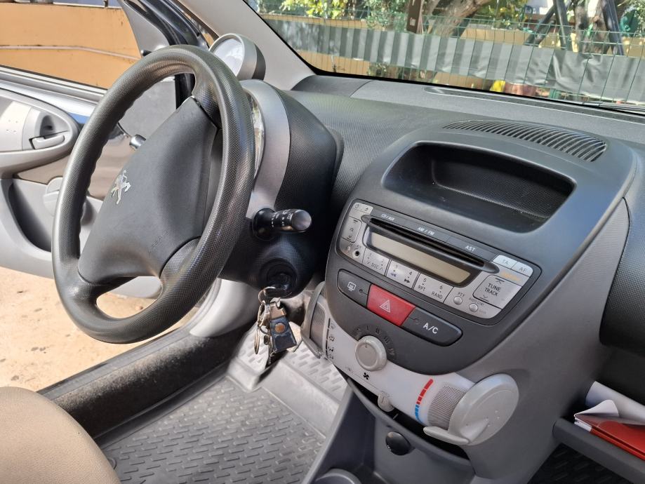 Peugeot 107 1,0 klima, fotografija 17