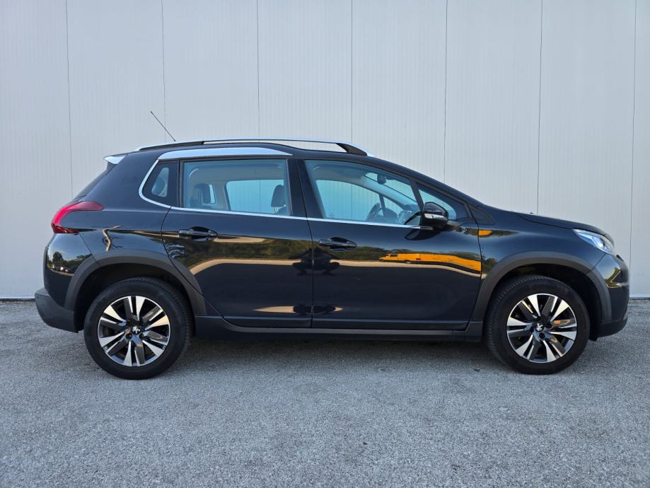Peugeot 2008 1,2 110 KS Allure, Veliki Servis, Prvi vlasnik, Jamstvo!, fotografija 3