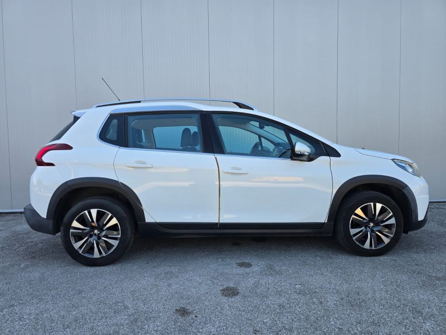 Peugeot 2008 1,2 110 KS Allure, Veliki Servis, Prvi vlasnik, Jamstvo!, fotografija 7
