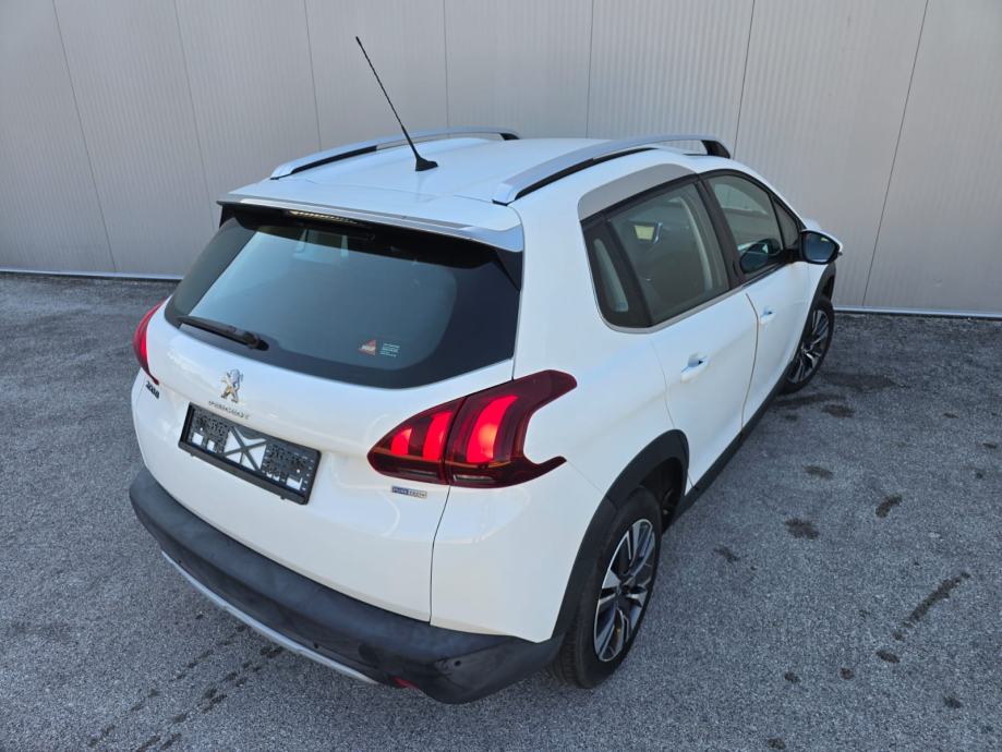 Peugeot 2008 1,2 110 KS Allure, Veliki Servis, Prvi vlasnik, Jamstvo!, fotografija 6