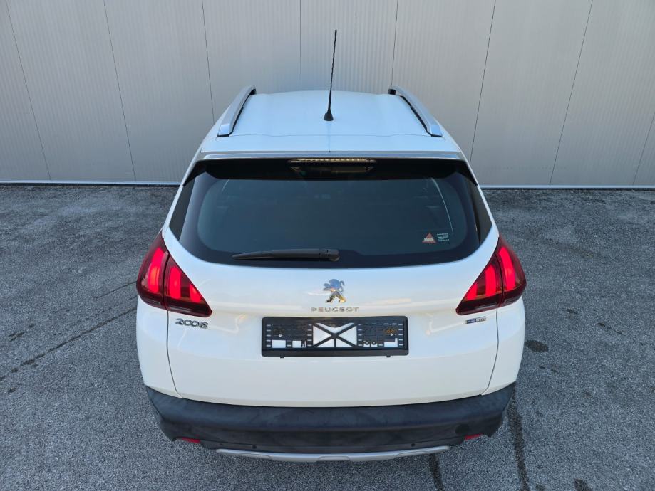 Peugeot 2008 1,2 110 KS Allure, Veliki Servis, Prvi vlasnik, Jamstvo!, fotografija 5