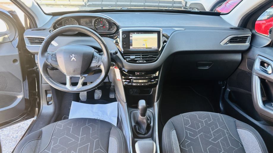 Peugeot 2008 1.2 110KS, Active, ***118000km*** NAVIGACIJA; AUT KLIMA., fotografija 6