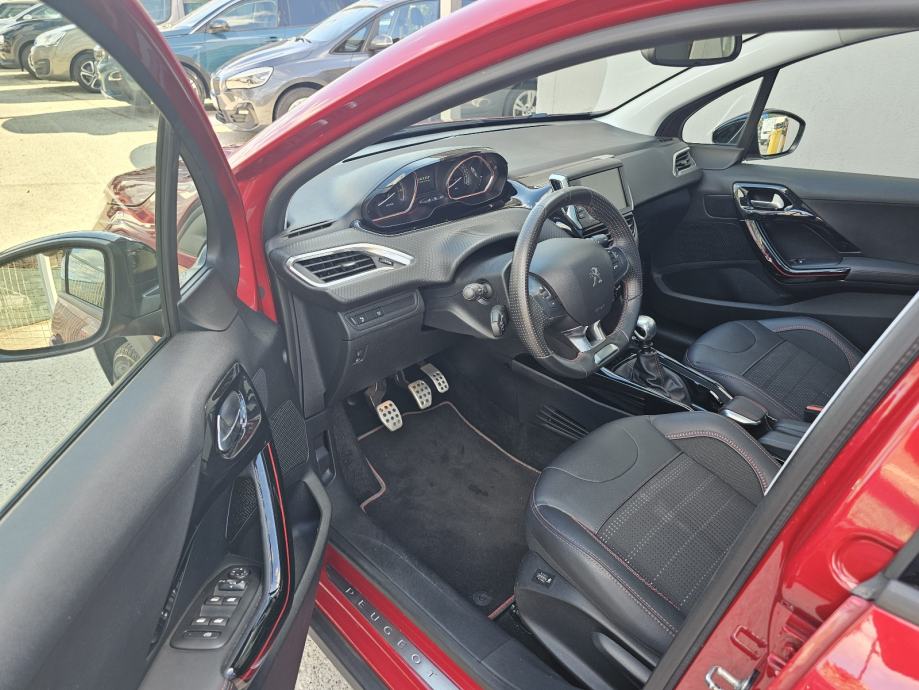 Peugeot 2008 1.2 115 GT Line*88000 km*2019g.*Garancija 2.godine.*, fotografija 7