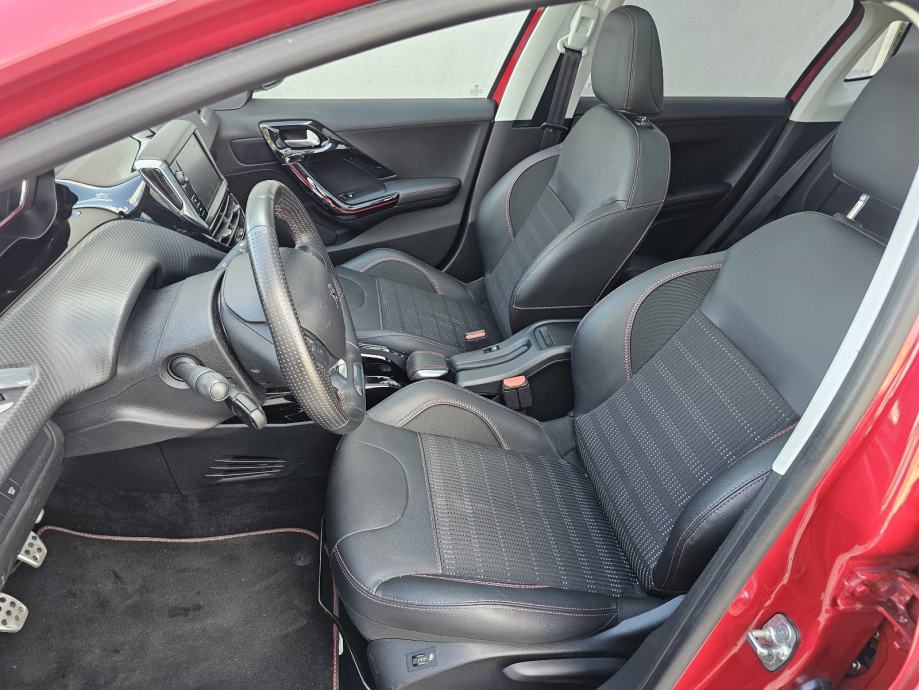 Peugeot 2008 1.2 115 GT Line*88000 km*2019g.*Garancija 2.godine.*, fotografija 8