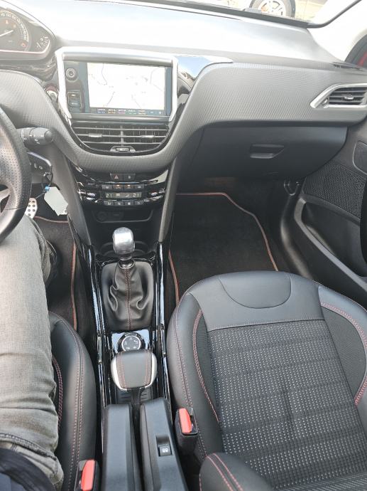Peugeot 2008 1.2 115 GT Line*88000 km*2019g.*Garancija 2.godine.*, fotografija 16