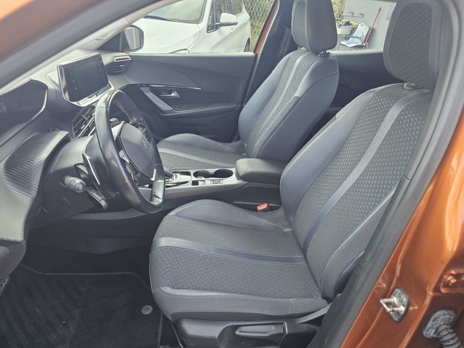 Peugeot 2008 1,2 130*Automatik*2020g*76000km*Garancija 2.god*, fotografija 8