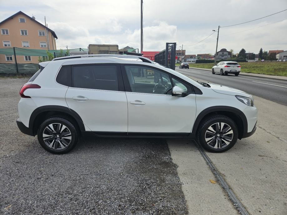 Peugeot 2008 1,2 96 KW ALLURE 50000KM NAVI/POLUKOŽA /SERVISNA NOVO!, pogled izvana - slika 4