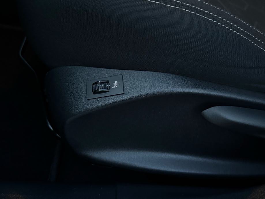 Peugeot 2008 1,2 ••LED••NAVI••ALU••AUTOMATSKA KLIMA••, fotografija 14