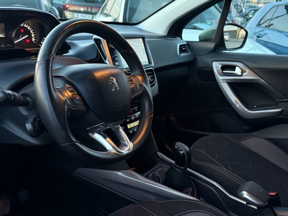 Peugeot 2008 1,2 ••LED••NAVI••ALU••AUTOMATSKA KLIMA••, fotografija 11