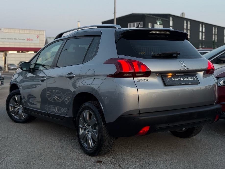 Peugeot 2008 1,2 ••LED••NAVI••ALU••AUTOMATSKA KLIMA••, fotografija 5