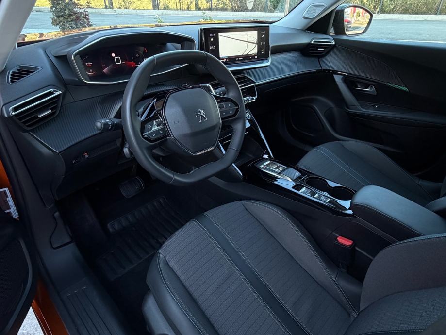 Peugeot 2008 1,2 PT 130KS ALLURE | AUTOMATIK | LED | KAMERA | JAMSTVO, fotografija 7