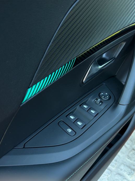 Peugeot 2008 1,2 PT 130KS ALLURE | AUTOMATIK | LED | KAMERA | JAMSTVO, fotografija 17