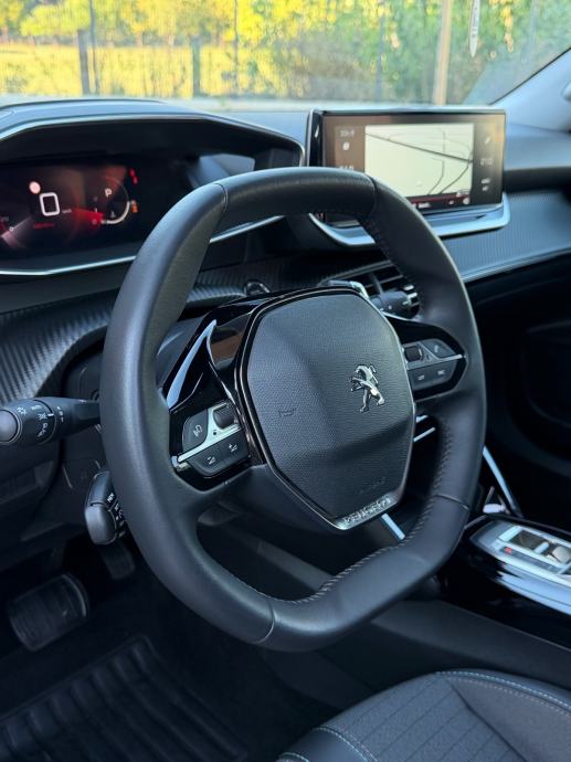 Peugeot 2008 1,2 PT 130KS ALLURE | AUTOMATIK | LED | KAMERA | JAMSTVO, fotografija 8
