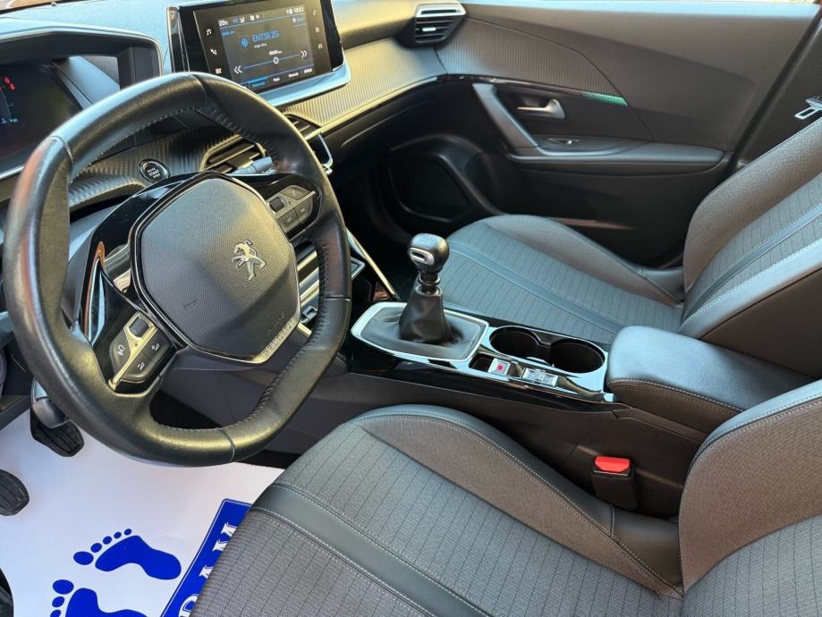 Peugeot 2008 1.2 Pure-Tech*130*ALLURE*R.KAMERA*VIRTUAL COCKPIT*PDC*ALU, fotografija 19