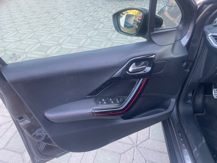 Peugeot 2008 1,2 PURE TECH GT-LINE, fotografija 17