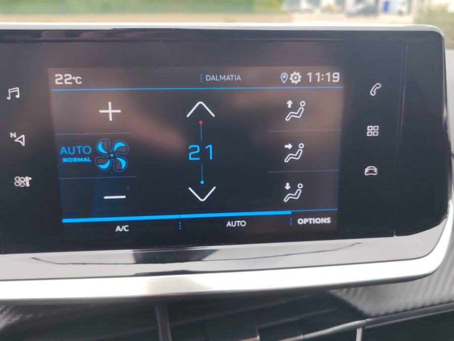 PEUGEOT 2008 1.2 PureTech 100 KS STYLE *VOZILO S JAMSTVOM*, fotografija 17