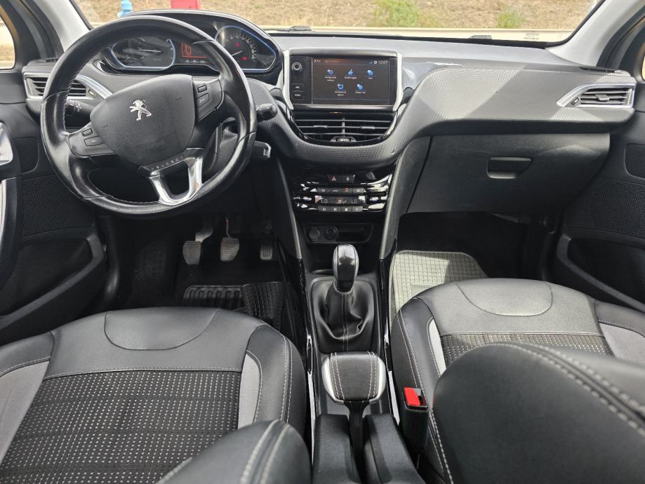 Peugeot 2008 1,2 **Allure oprema*Top stanje*1.vlasnik*, fotografija 7