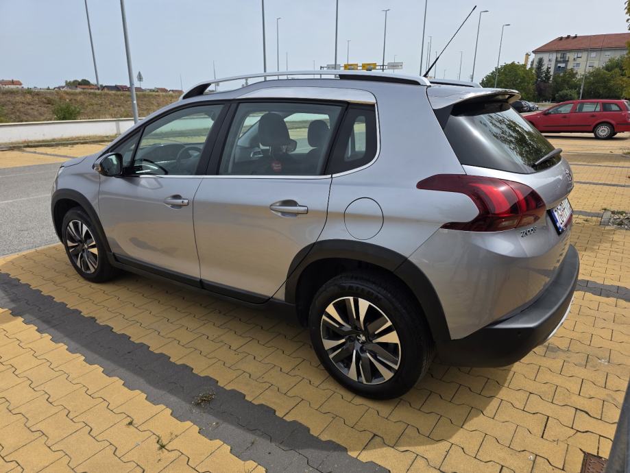Peugeot 2008 1,2 **Allure oprema*Top stanje*1.vlasnik*, fotografija 6