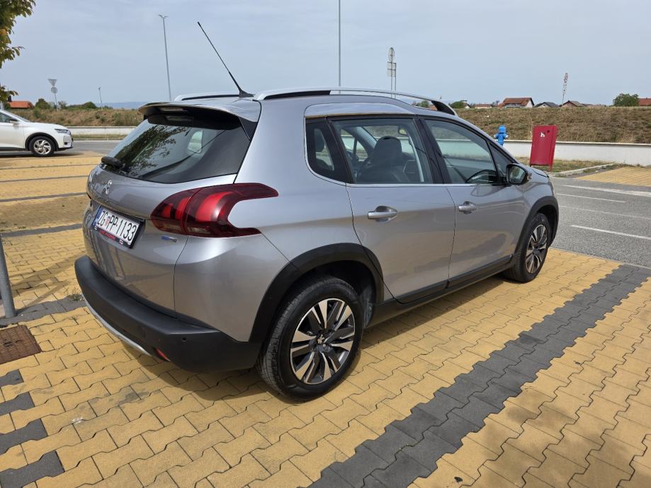 Peugeot 2008 1,2 **Allure oprema*Top stanje*1.vlasnik*, fotografija 4