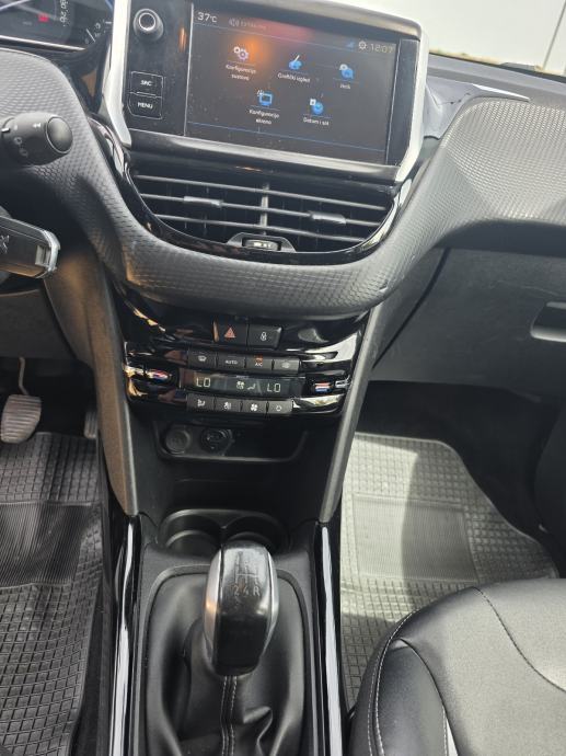 Peugeot 2008 1,2 **Allure oprema*Top stanje*1.vlasnik*, fotografija 10