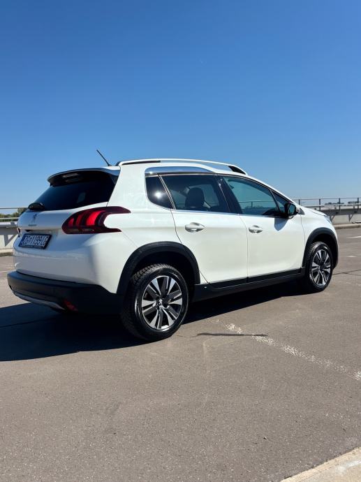 Peugeot 2008 1.2 PureTech 130 Allure – 2018. – 115.000 km, fotografija 6