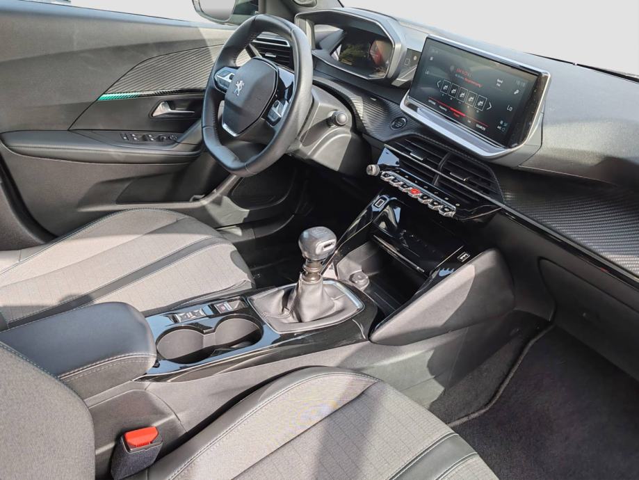 PEUGEOT 2008 1.2 PureTech 130 KS ALLURE *VOZILO S JAMSTVOM*, fotografija 11