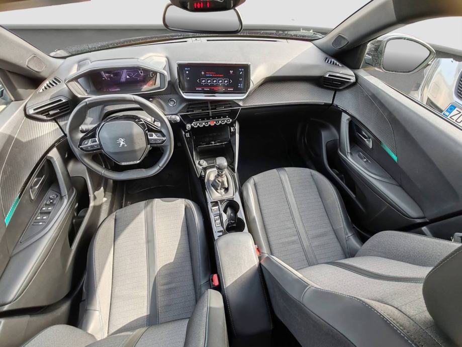 PEUGEOT 2008 1.2 PureTech 130 KS ALLURE *VOZILO S JAMSTVOM*, fotografija 12