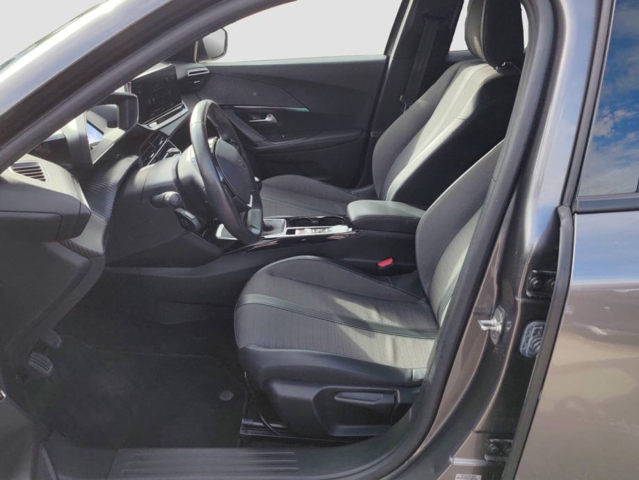 PEUGEOT 2008 1.2 PureTech 130 KS ALLURE *VOZILO S JAMSTVOM*, fotografija 12