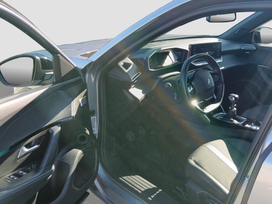 PEUGEOT 2008 1.2 PureTech 130 KS ALLURE *VOZILO S JAMSTVOM*, fotografija 11