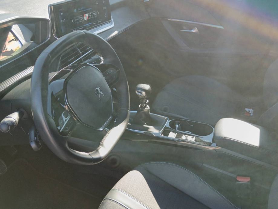 PEUGEOT 2008 1.2 PureTech 130 KS ALLURE *VOZILO S JAMSTVOM*, fotografija 12