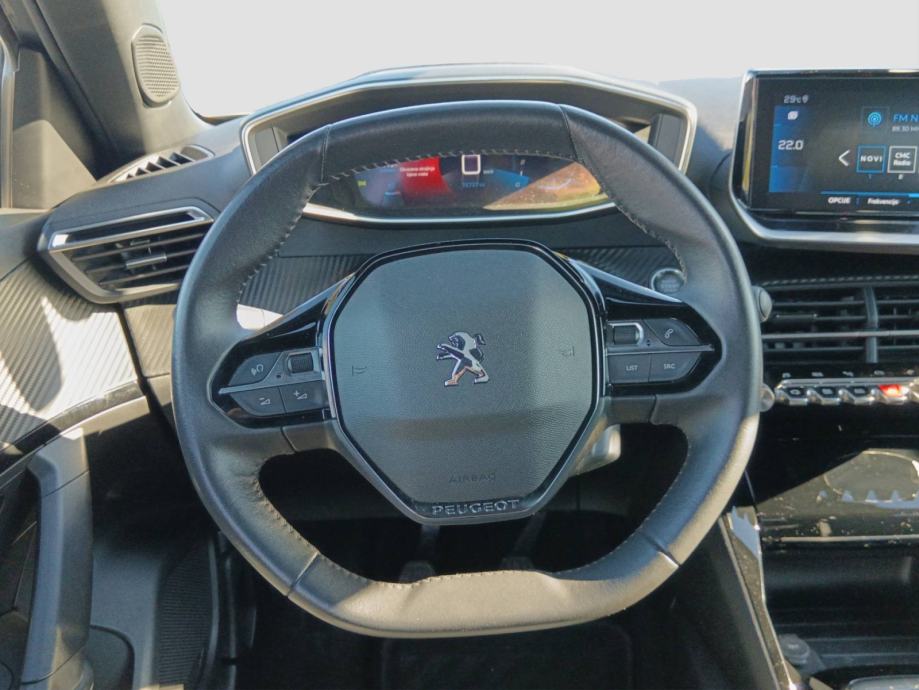 PEUGEOT 2008 1.2 PureTech 130 KS ALLURE *VOZILO S JAMSTVOM*, fotografija 15