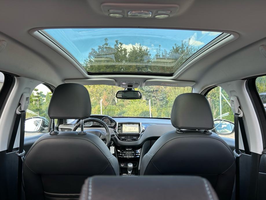 Peugeot 2008 1,2 PureTech 2018.,AUTOMATIK, PANORAMA, SERVISNA, NAVI, fotografija 15