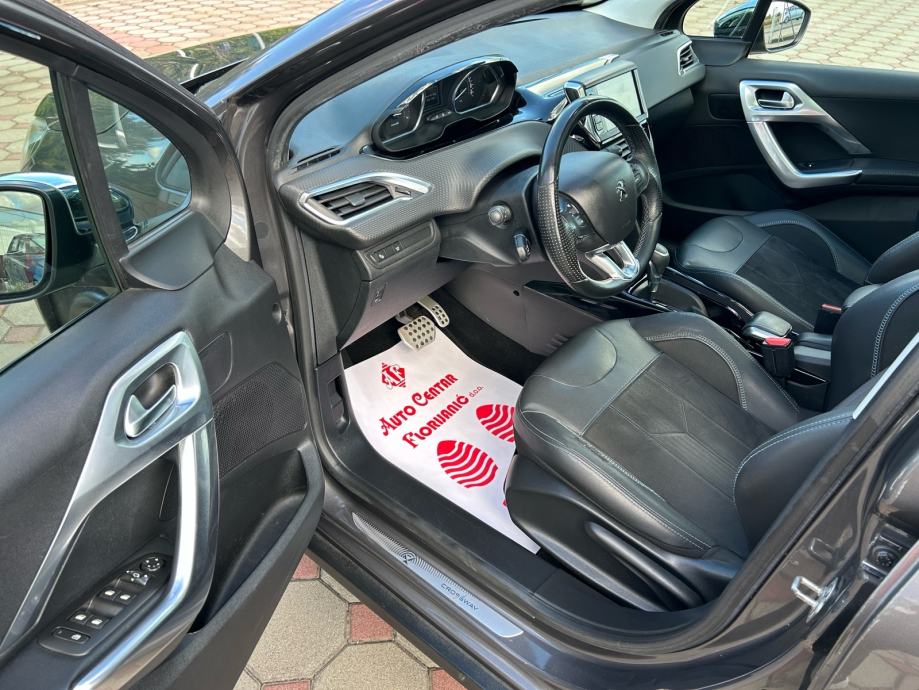 Peugeot 2008 1,2 PureTech 2018.,AUTOMATIK, PANORAMA, SERVISNA, NAVI, fotografija 12