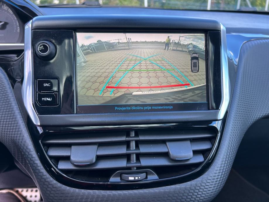 Peugeot 2008 1,2 PureTech 2018.,AUTOMATIK, PANORAMA, SERVISNA, NAVI, fotografija 18