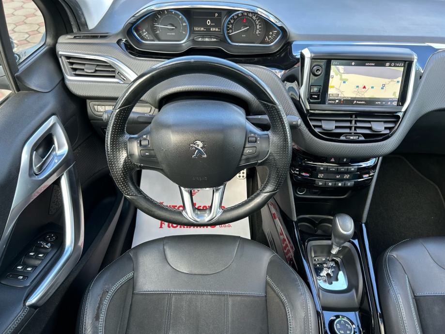 Peugeot 2008 1,2 PureTech 2018.,AUTOMATIK, PANORAMA, SERVISNA, NAVI, fotografija 8