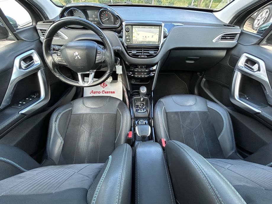 Peugeot 2008 1,2 PureTech 2018.,AUTOMATIK, PANORAMA, SERVISNA, NAVI, fotografija 9