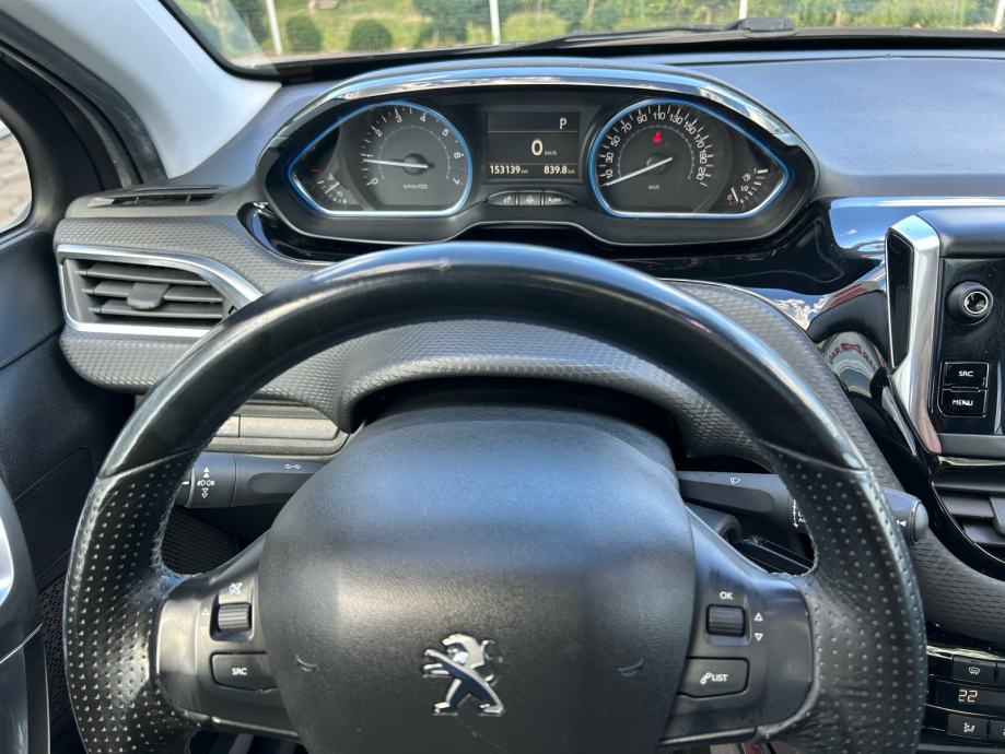 Peugeot 2008 1,2 PureTech 2018.,AUTOMATIK, PANORAMA, SERVISNA, NAVI, fotografija 16