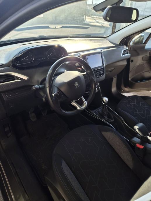 Peugeot 2008 1,2 PureTech /96kw moguca zamijena za jeftinije, fotografija 8