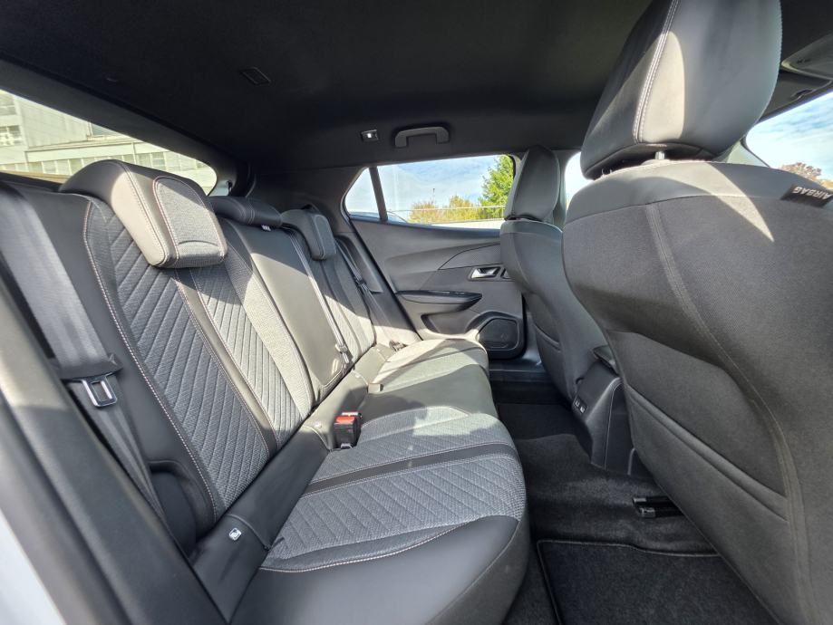 Peugeot 2008 1,2 PureTech | ALLURE | PERLA | FACELIFT | JAMSTVO, fotografija 17