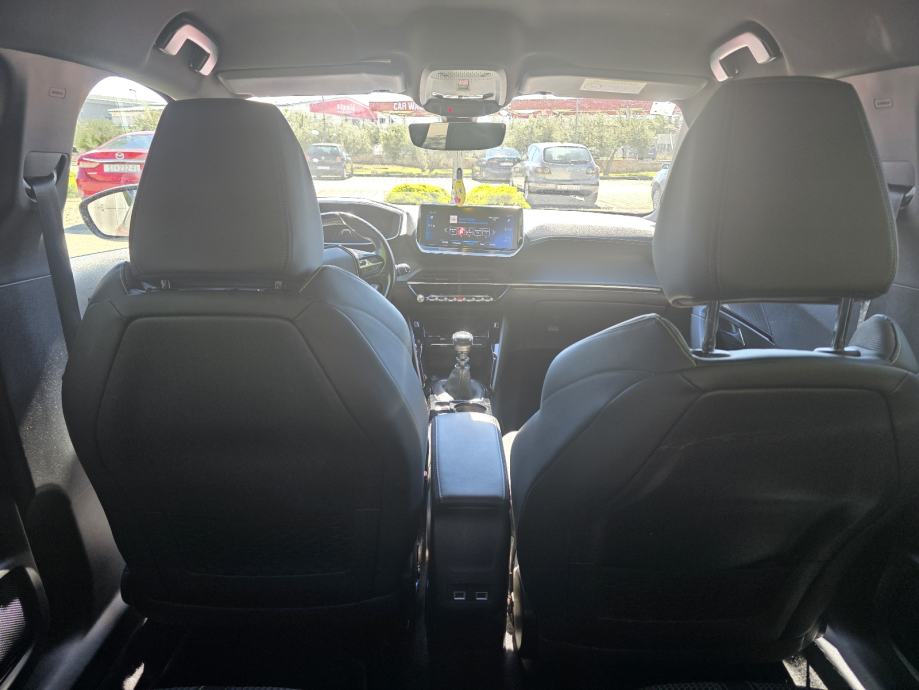 Peugeot 2008 1,2 PureTech GT-LINE, registriran godinu dana, fotografija 5