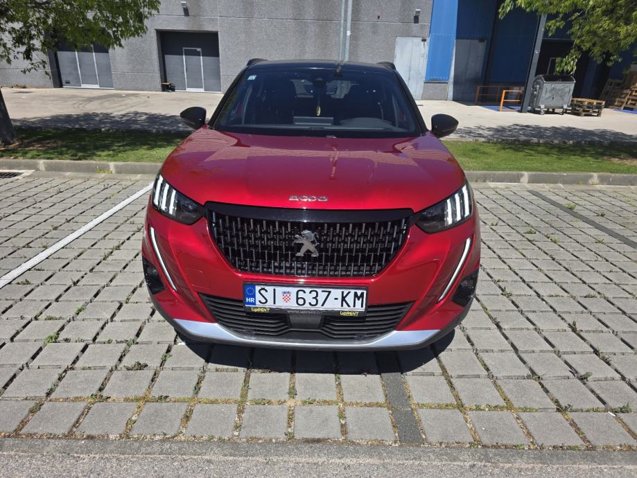 Peugeot 2008 1,2 PureTech GT-LINE, registriran godinu dana, fotografija 3