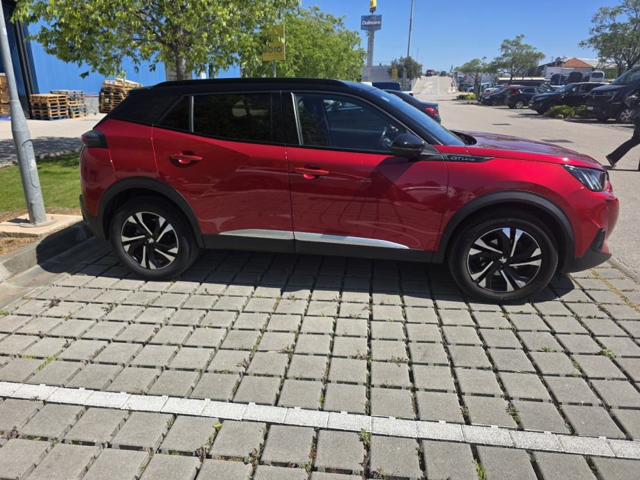 Peugeot 2008 1,2 PureTech GT-LINE, registriran godinu dana, fotografija 4
