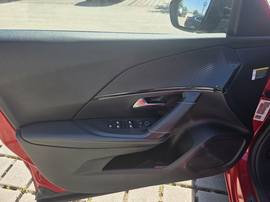 Peugeot 2008 1,2 PureTech GT-LINE, registriran godinu dana, fotografija 10
