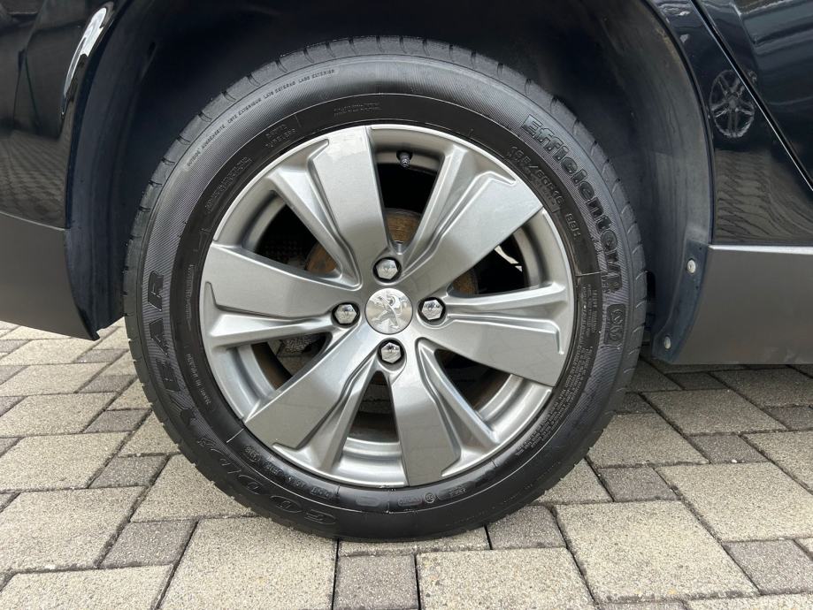Peugeot 2008 1,2 redizajn *garancija na km**servisna,veliki servis**, fotografija 8