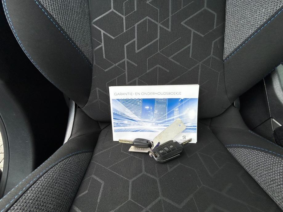 Peugeot 2008 1,2 redizajn *garancija na km**servisna,veliki servis**, fotografija 15